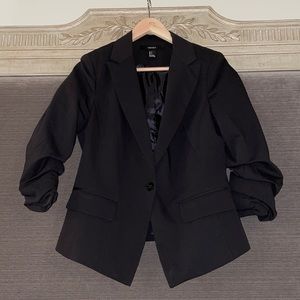Stylish black blazer with ruffled sleeves!